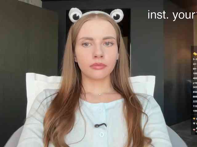 VikkiExtraCheese webcam