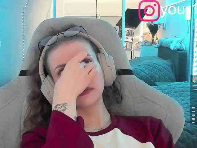 VikkiExtraCheese webcam