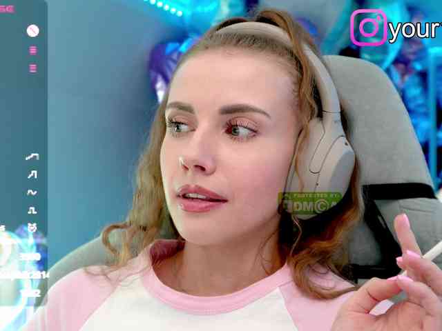 VikkiExtraCheese webcam