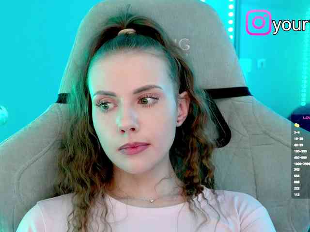 -VikkiL0vesChees... Live Webcam on BongaCams