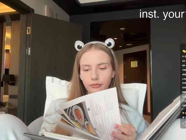 VikkiExtraCheese webcam