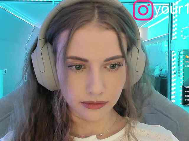 VikkiExtraCheese webcam