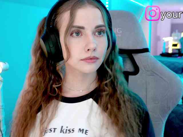 -VikkiL0vesCheese- bongacams
