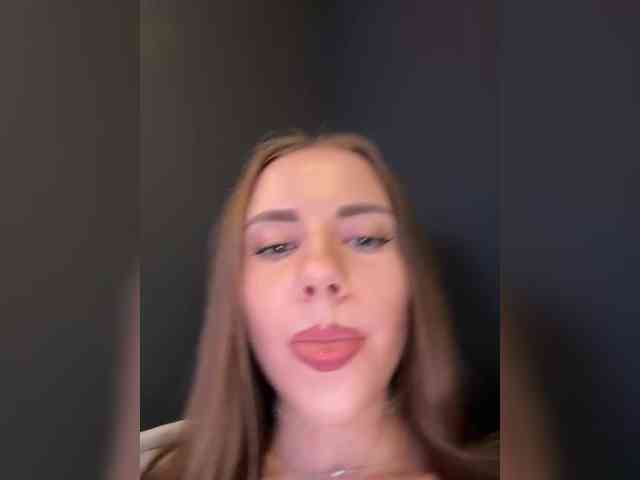 nude web cam -VikkiL0vesCheese-