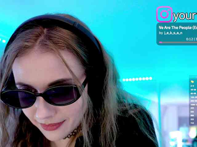 VikkiExtraCheese webcam