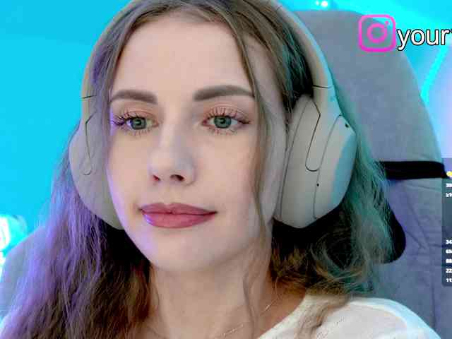 VikkiExtraCheese webcam
