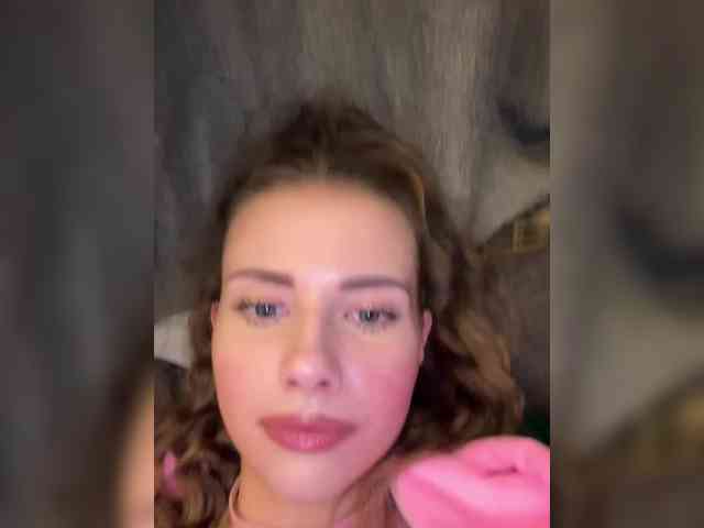 VikkiExtraCheese webcam