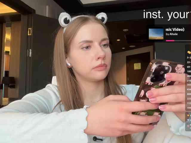 VikkiExtraCheese webcam