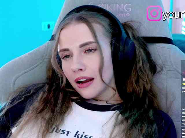 VikkiExtraCheese webcam