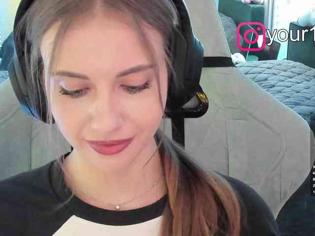 -VikkiL0vesCheese- -VikkiL0vesCheese-