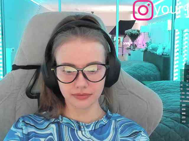 VikkiExtraCheese webcam