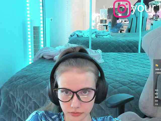 VikkiExtraCheese webcam