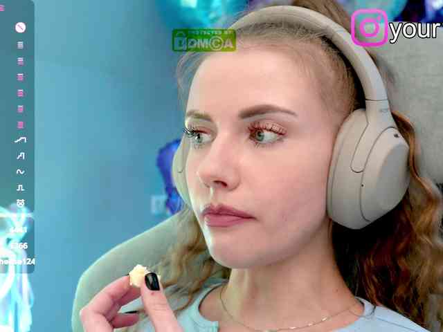 VikkiExtraCheese webcam