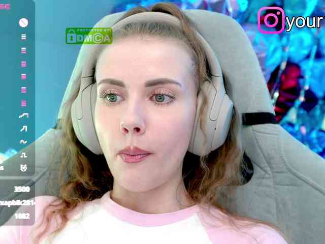 VikkiExtraCheese webcam