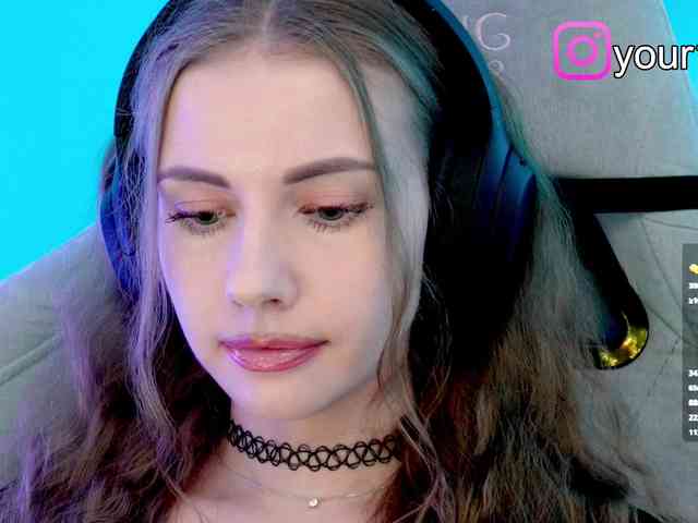 -VikkiL0vesChees... Live Webcam on BongaCams