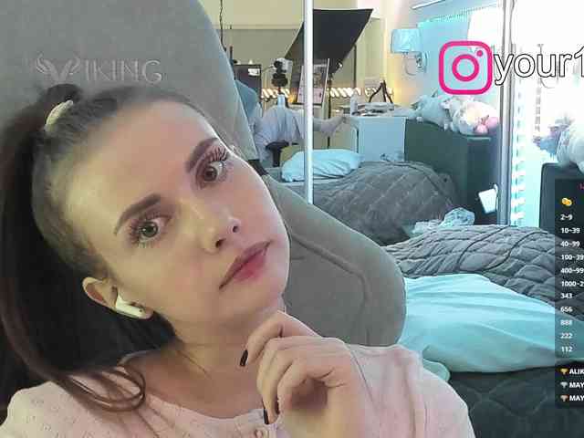 VikkiExtraCheese webcam