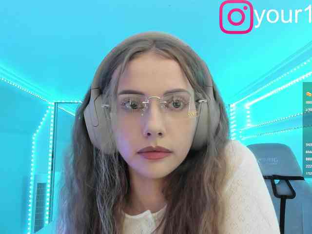 VikkiExtraCheese webcam