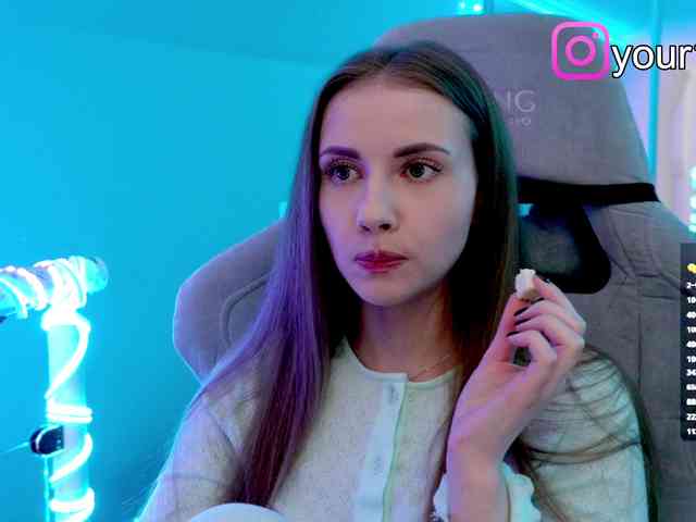 -VikkiL0vesChees... Live Webcam on BongaCams
