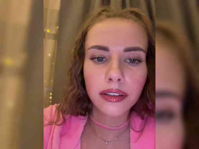 VikkiExtraCheese webcam