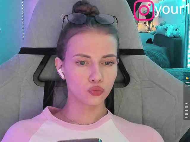 VikkiExtraCheese webcam