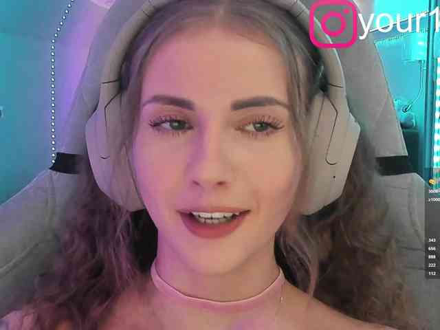 VikkiExtraCheese webcam