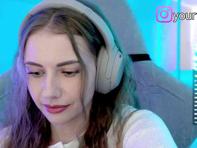 VikkiExtraCheese webcam