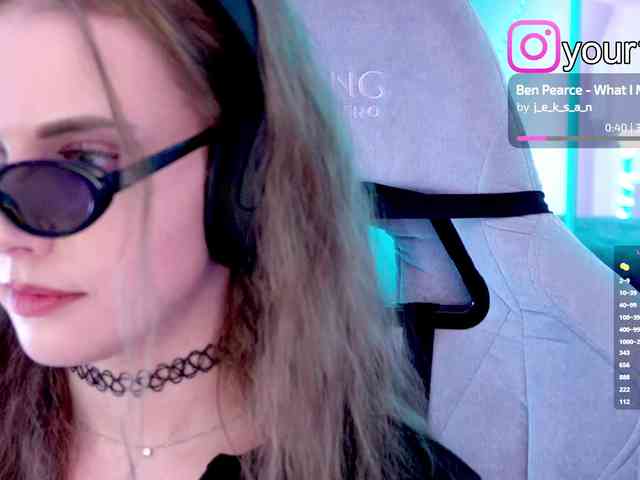 VikkiExtraCheese webcam