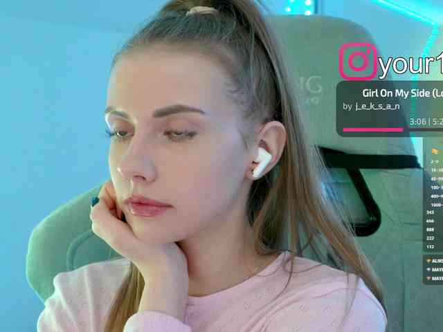 VikkiExtraCheese webcam