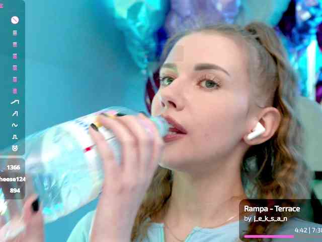 VikkiExtraCheese webcam