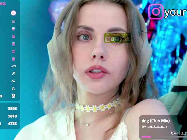 VikkiExtraCheese webcam