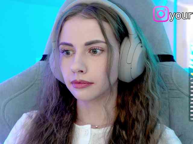 VikkiExtraCheese webcam