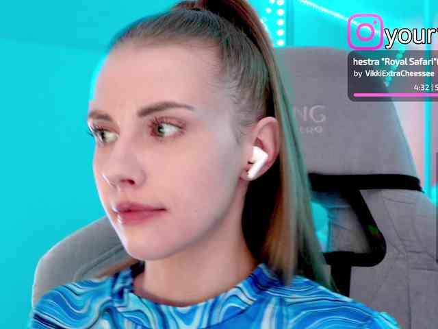 VikkiExtraCheese webcam
