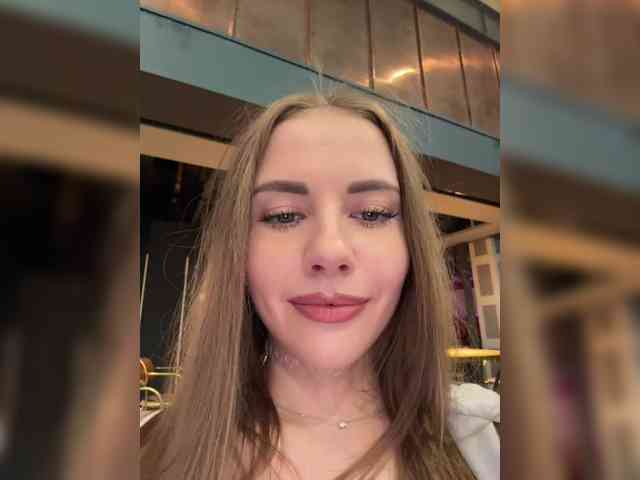 -VikkiL0vesCheese-'s webcam live show