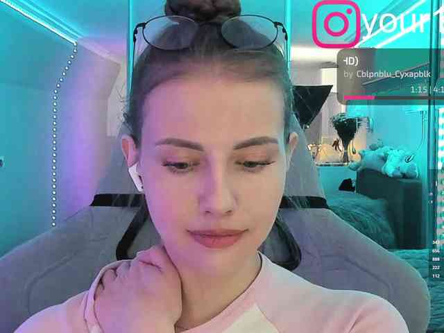 VikkiExtraCheese webcam