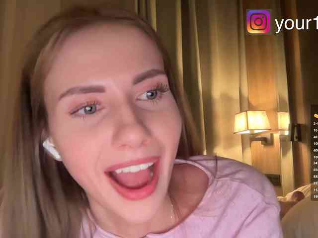 VikkiExtraCheese webcam