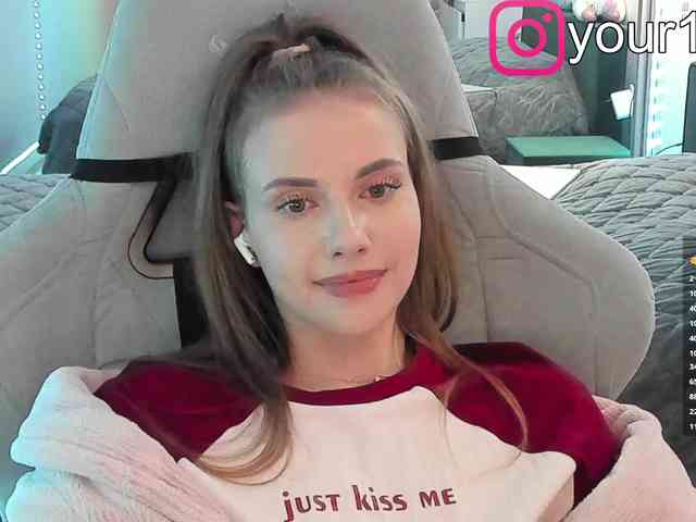 -VikkiL0vesCheese- -VikkiL0vesCheese-