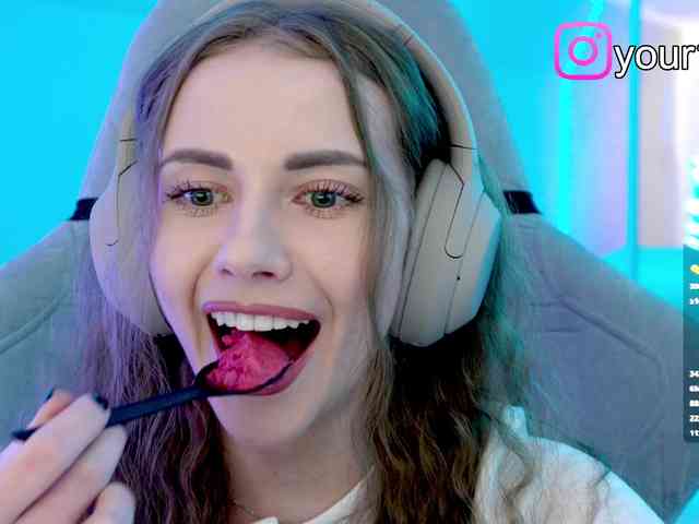 VikkiExtraCheese webcam