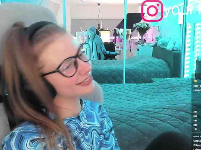 VikkiExtraCheese webcam