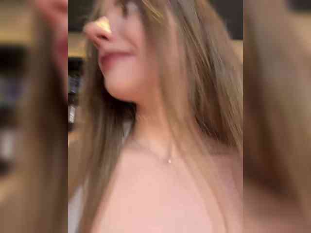 VikkiExtraCheese webcam
