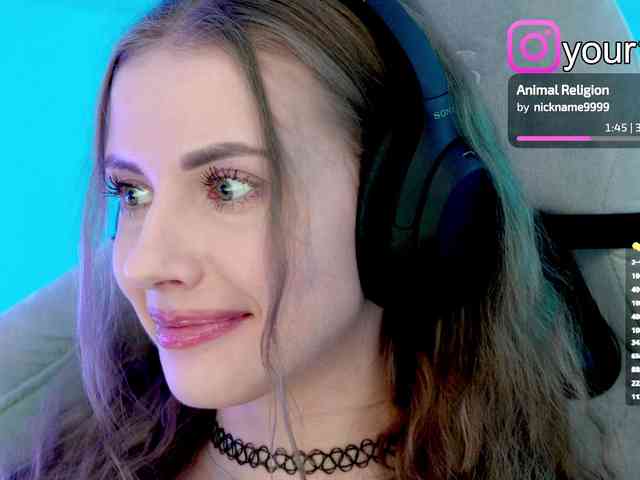 -VikkiL0vesCheese-'s webcam live show