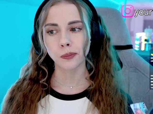 VikkiExtraCheese webcam