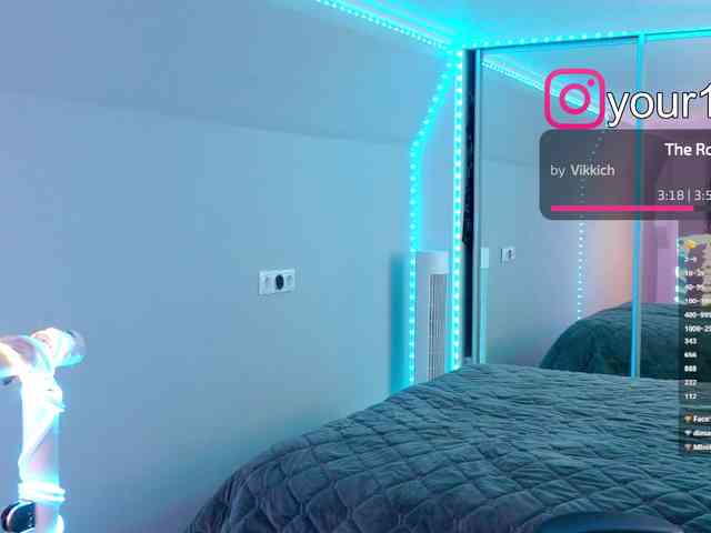 VikkiExtraCheese webcam