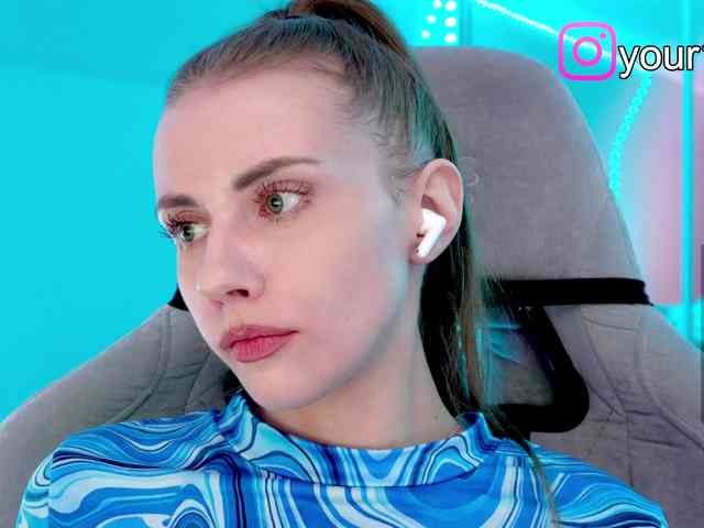 VikkiExtraCheese webcam