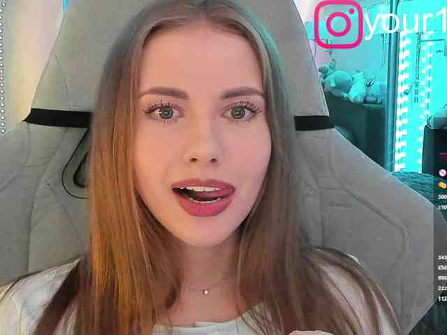 VikkiExtraCheese webcam