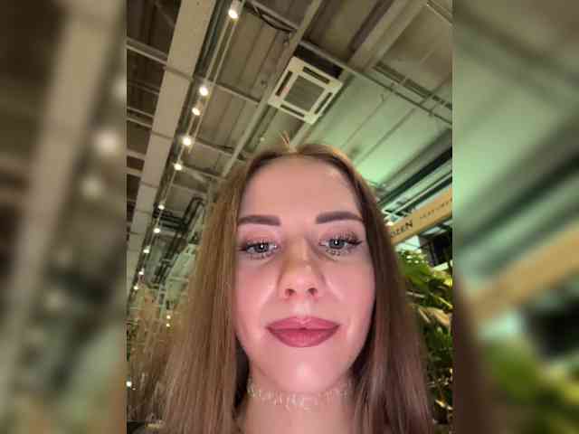 live stream sex -VikkiL0vesCheese-