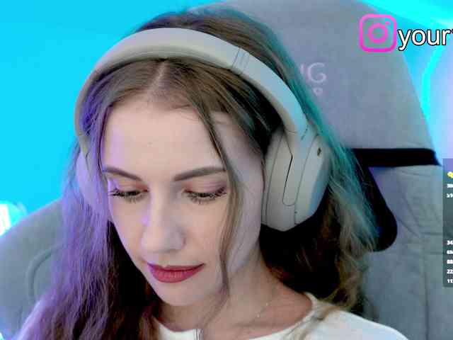 VikkiExtraCheese webcam