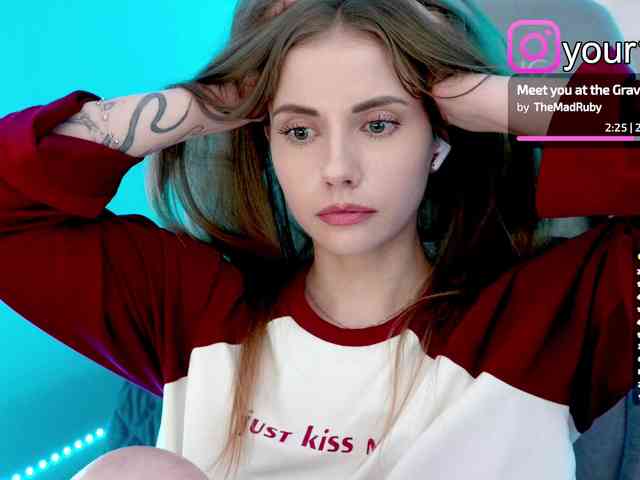 -VikkiL0vesChees... Live Webcam on BongaCams