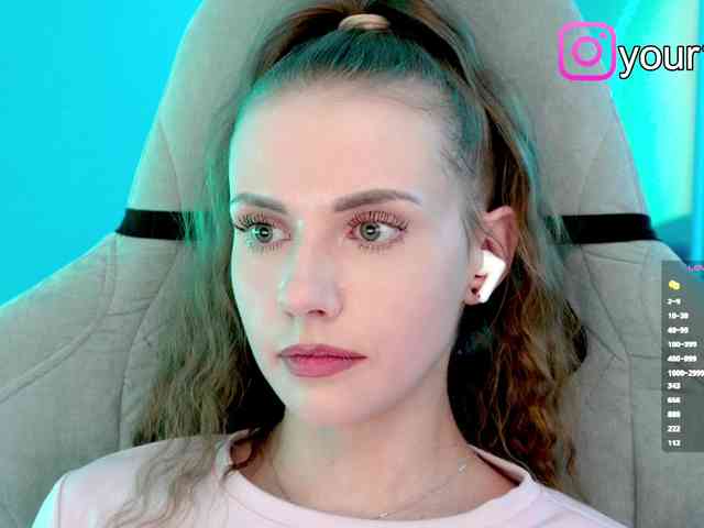 -VikkiL0vesChees... Live Webcam on BongaCams