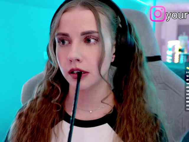 VikkiExtraCheese webcam