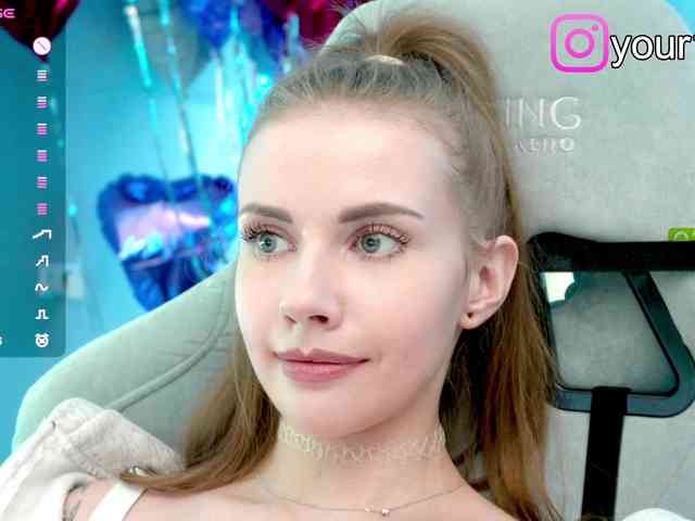 VikkiExtraCheese webcam